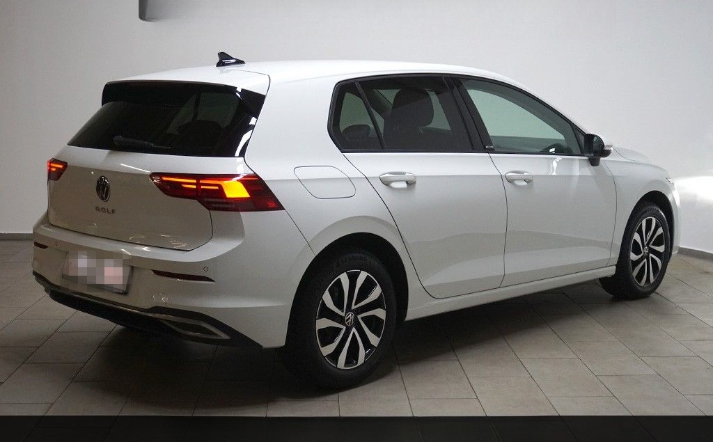 Volkswagen Golf 8 2.0TDI DSG Active Virtual AHK Navi LED foto 4