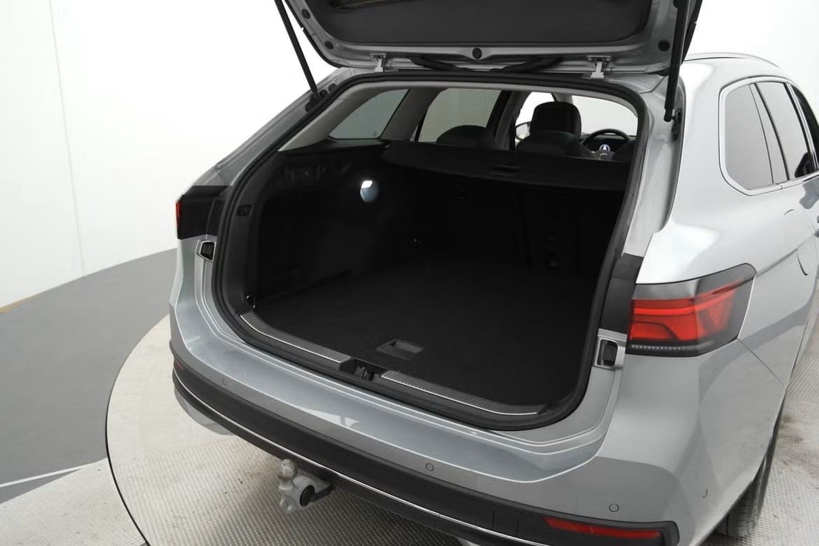 Volkswagen Passat Variant 1.5 eTSI Business *AHK/KAMERA/CAR foto 16