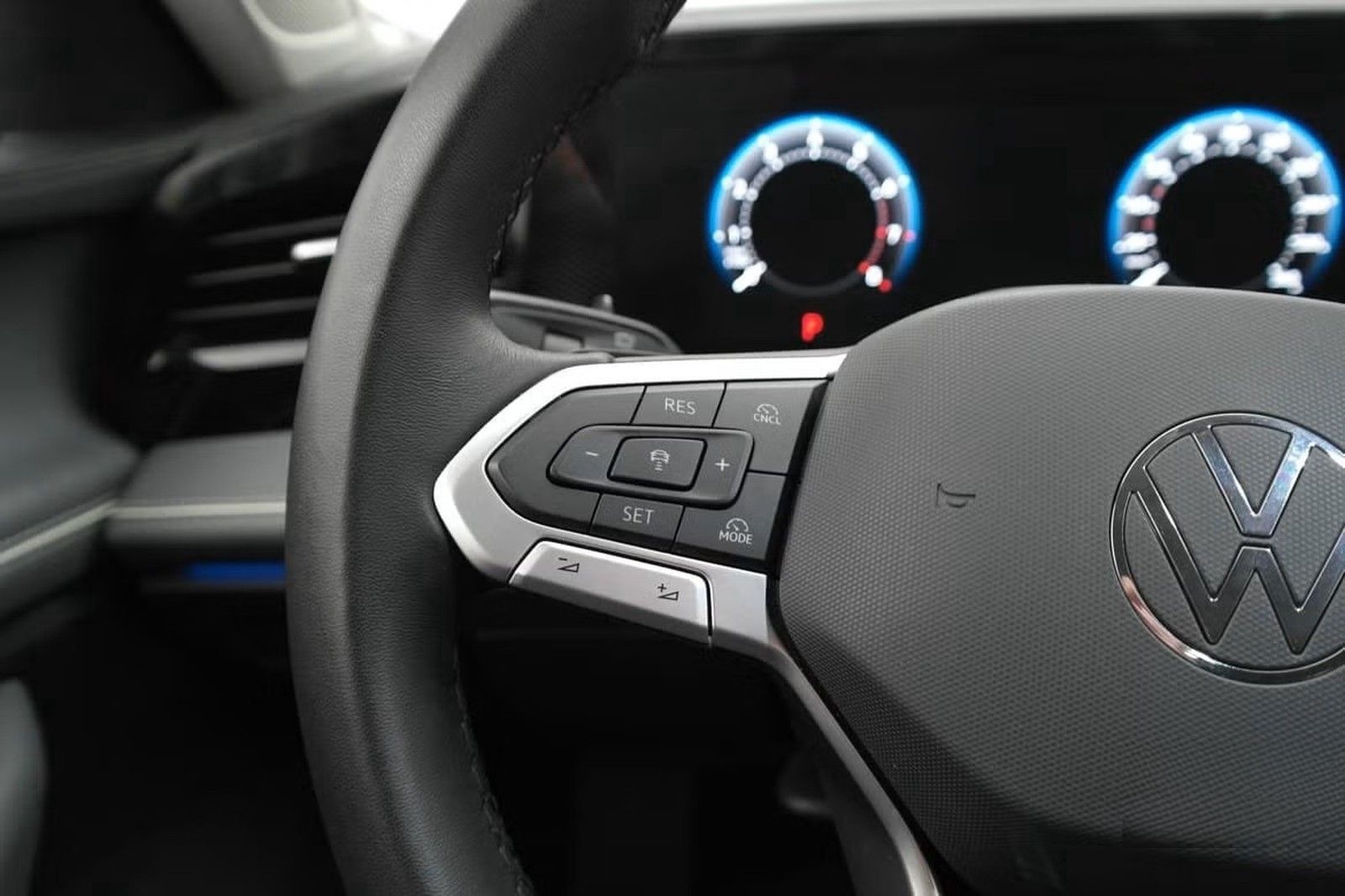 Volkswagen Passat Variant 1.5 eTSI Business *AHK/KAMERA/CAR foto 10