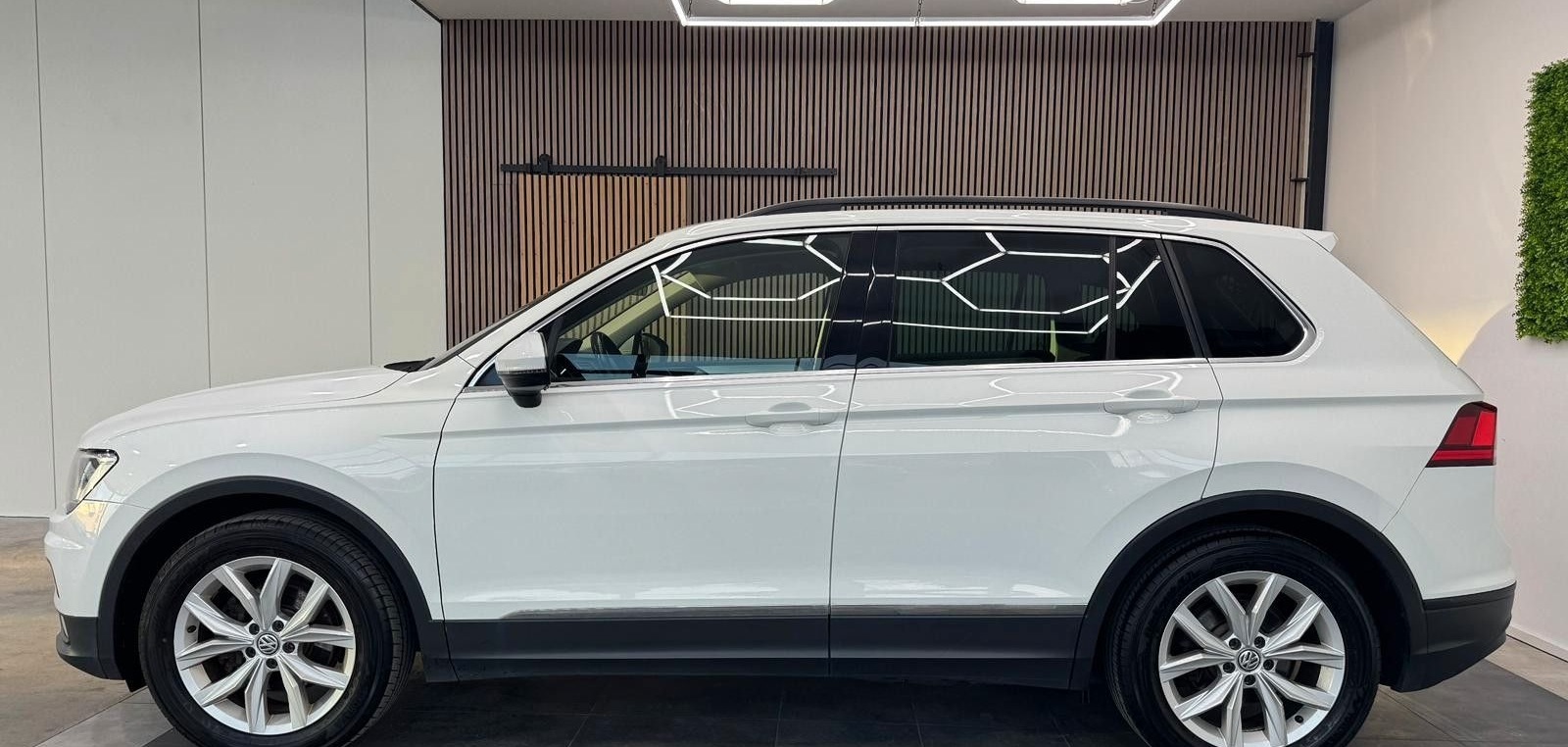 Volkswagen Tiguan Comfortline 2.0TDI DSG ACC LANE AHK foto 8