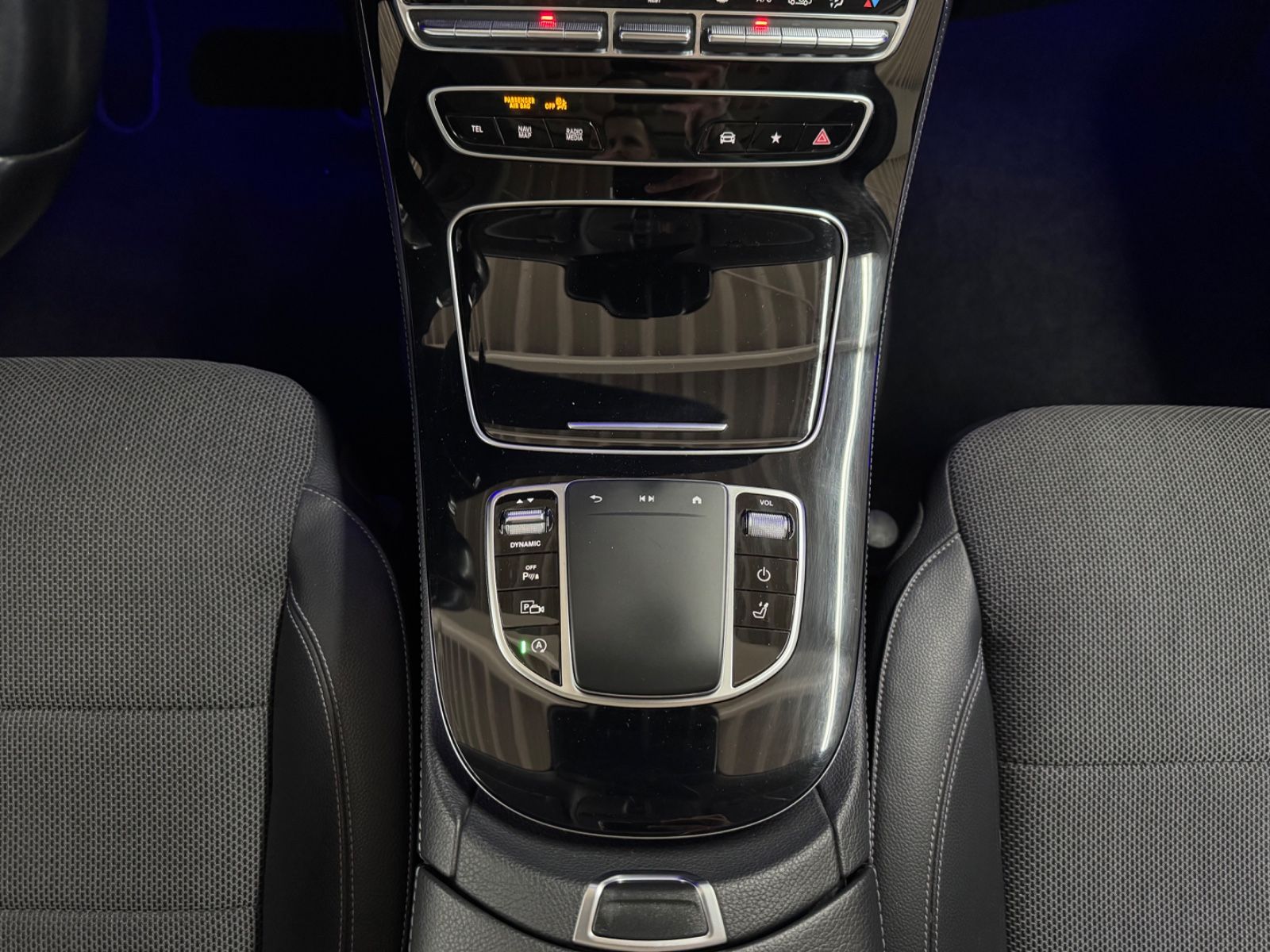 Mercedes-Benz E 220d T 4M AMG-Line AHK*PAN*WideScreen*HUD foto 18