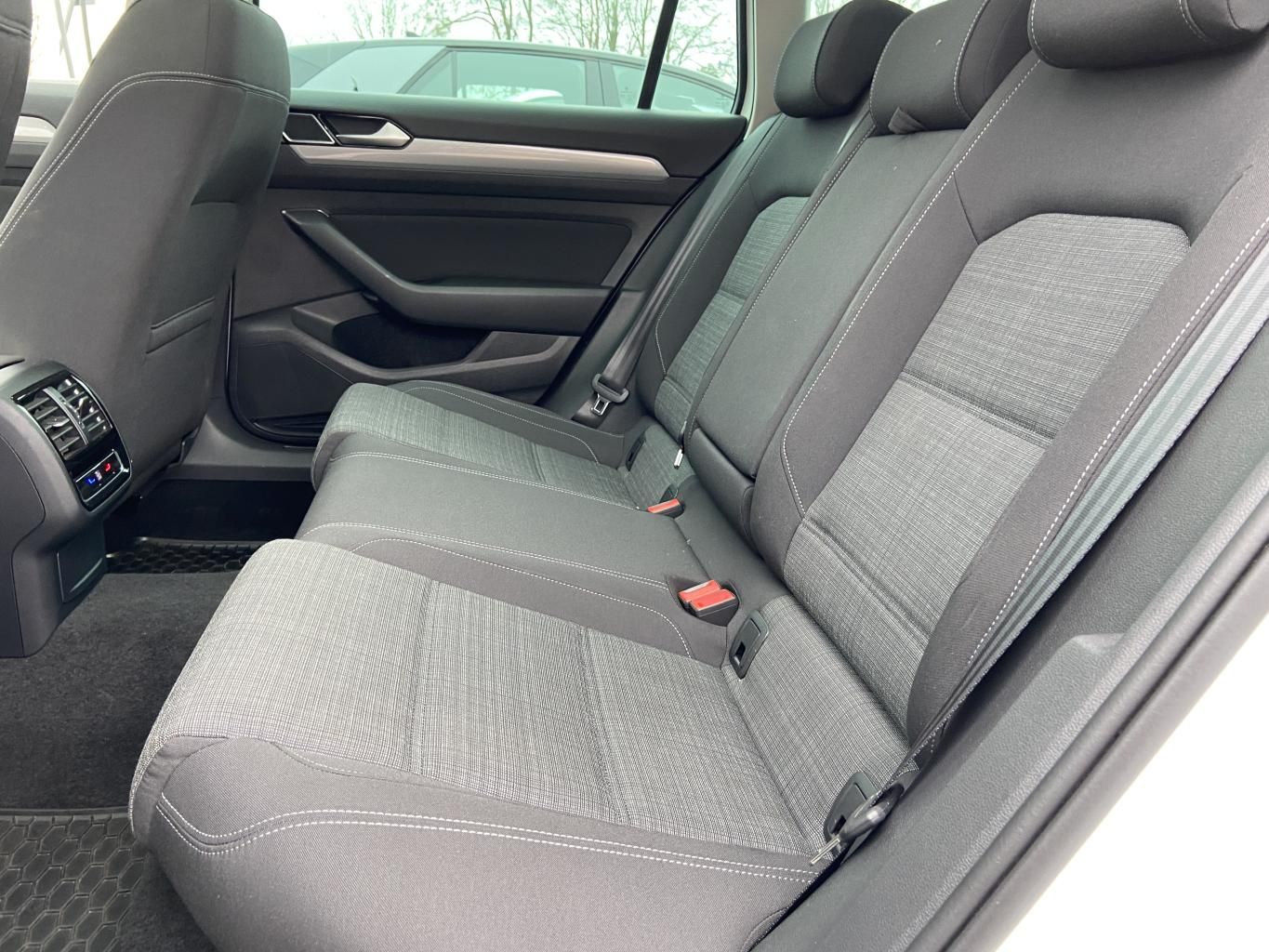 Volkswagen Passat Variant 2.0 TDI DSG Business PANORAMA+AHK foto 11