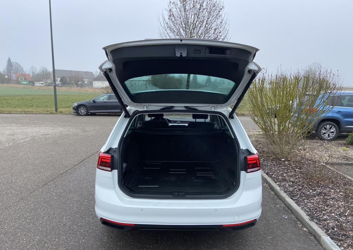 Volkswagen Passat Variant 2.0 TDI DSG Business PANORAMA+AHK foto 12