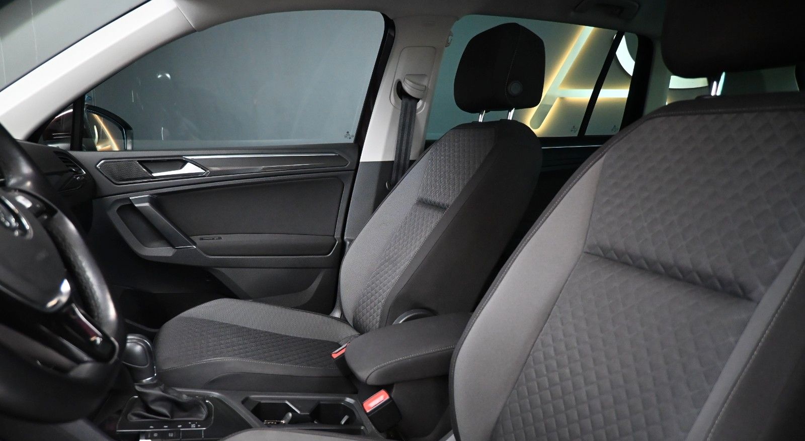 Volkswagen Tiguan Comfortline/LED/AHK/RFK/LANE foto 10