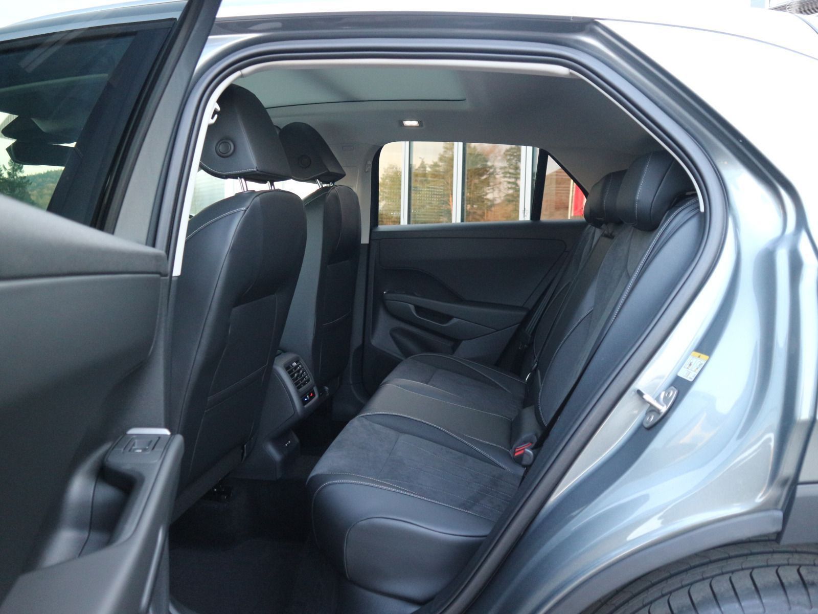 Volkswagen T-Roc Style 1.5 eTSI OPF (150 PS) DSG *WINTERRÄD foto 6