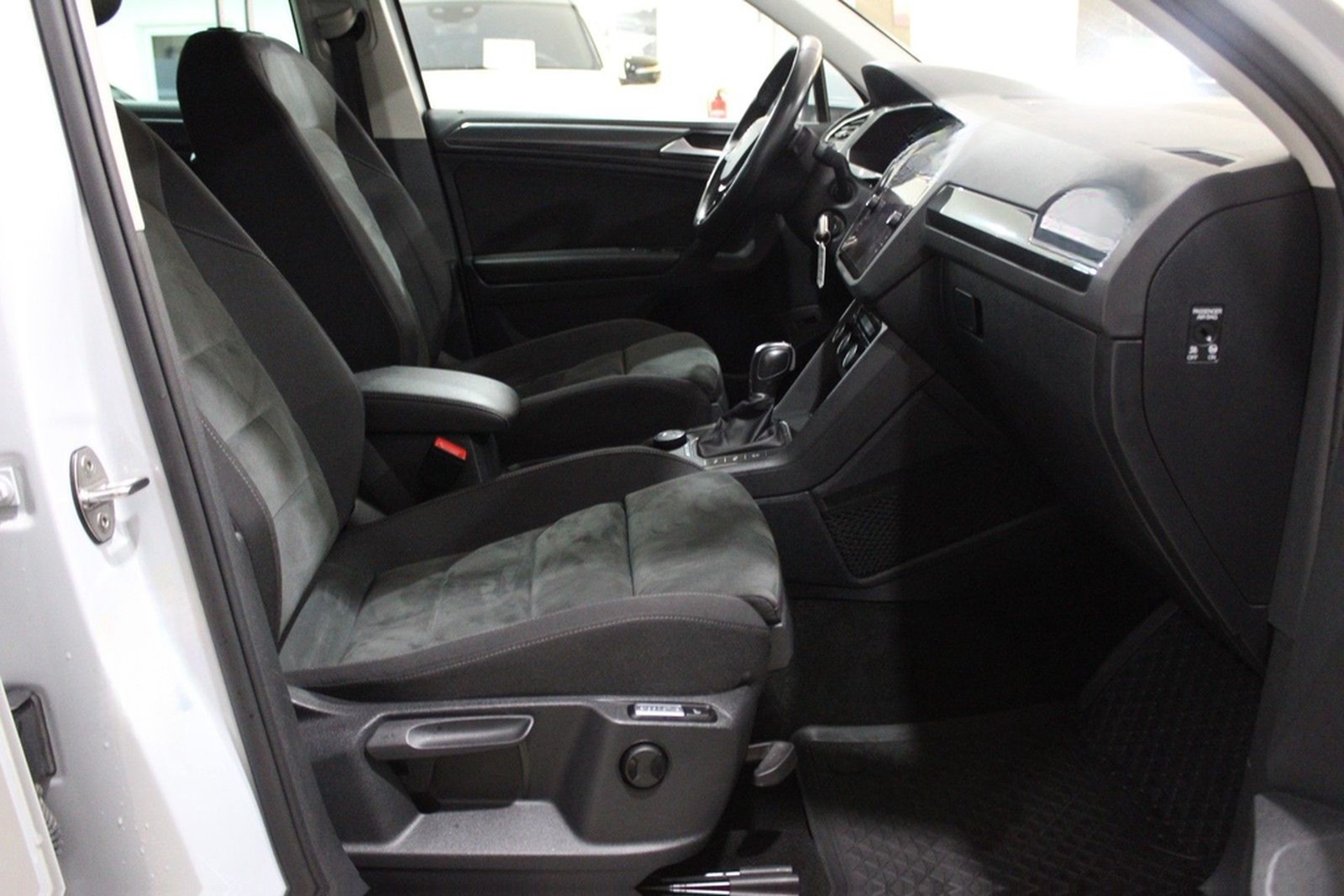 Volkswagen Tiguan 2.0 TDI R-LINE/Highline 4Motion *AHK/KAME foto 11