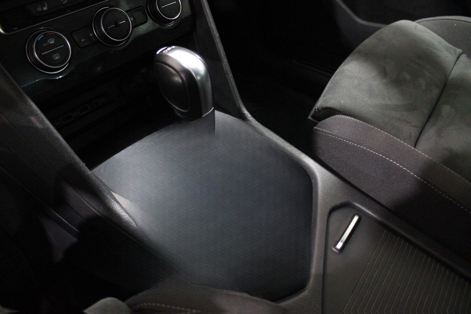 Volkswagen Tiguan 2.0 TDI R-LINE/Highline 4Motion *AHK/KAME foto 27
