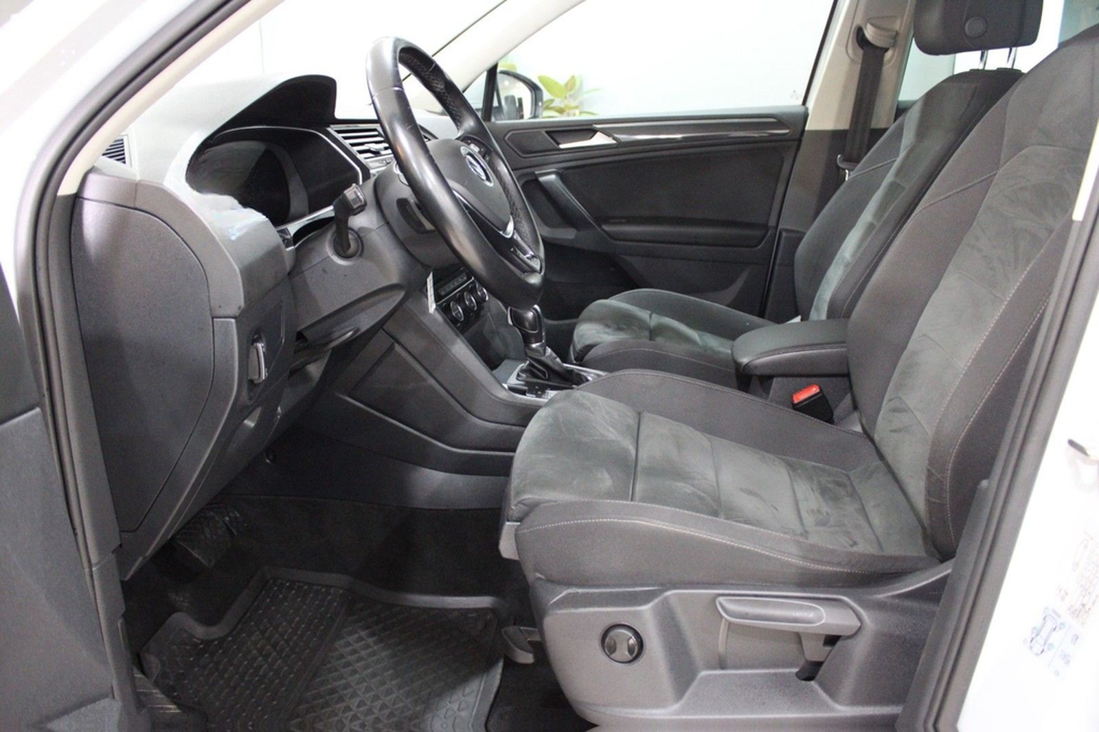Volkswagen Tiguan 2.0 TDI R-LINE/Highline 4Motion *AHK/KAME foto 10