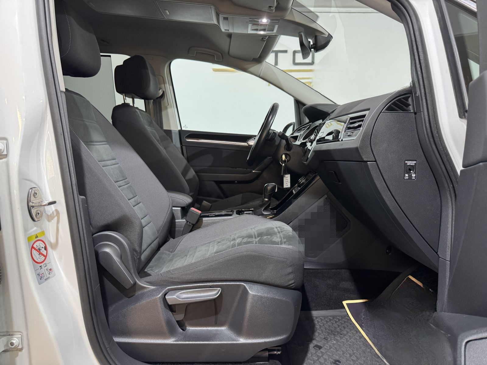Volkswagen Touran 1.8 TSI Highline*R-Line*Kamera*LED*AHK* foto 16