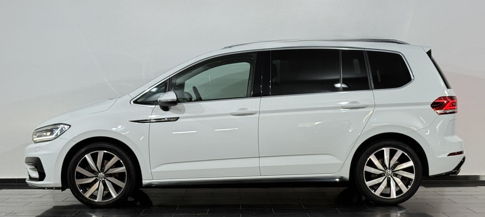 Volkswagen Touran 1.8 TSI Highline*R-Line*Kamera*LED*AHK* foto 8