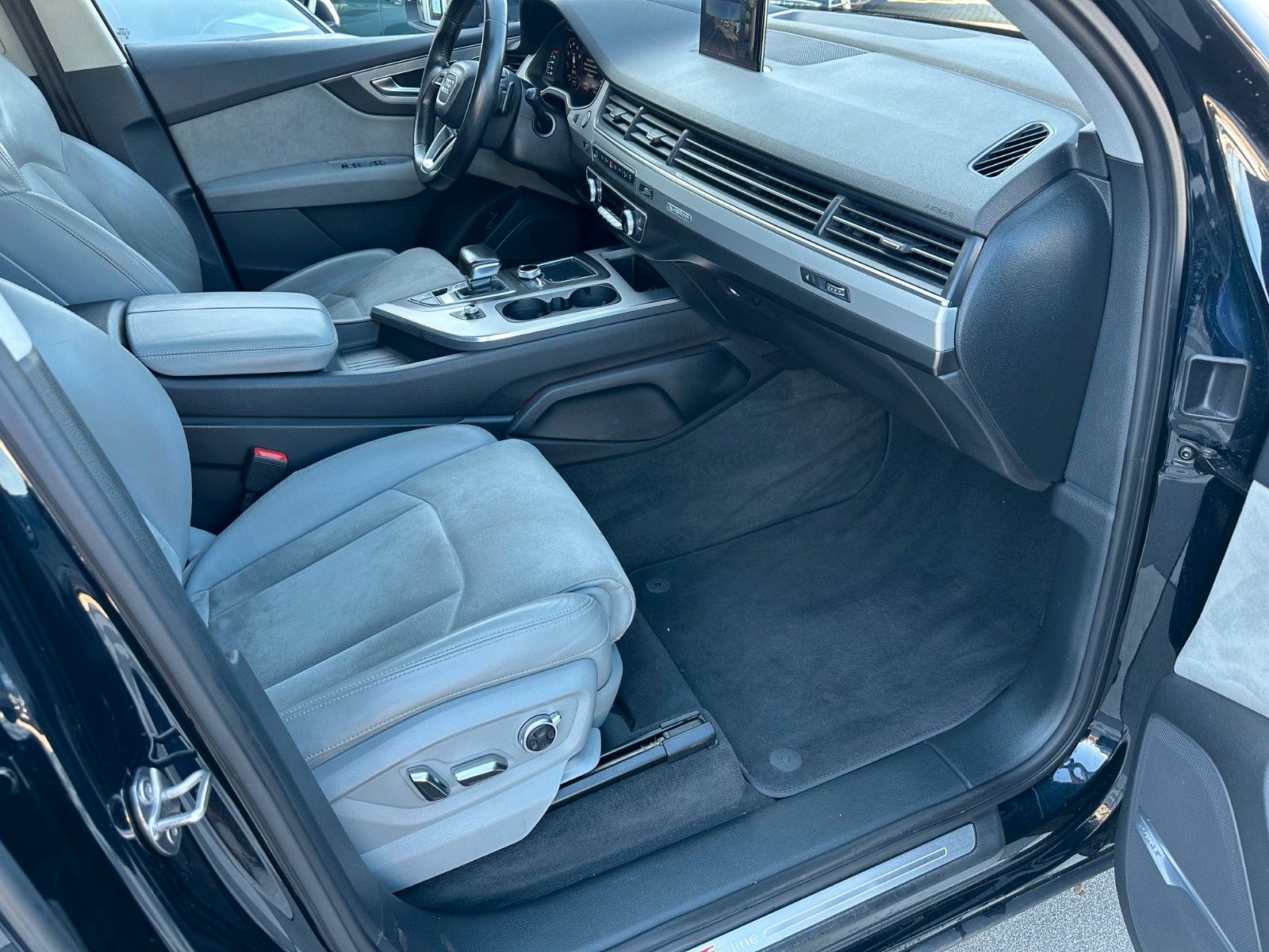 Audi Q7 3.0 S-Line ,Pano,AHK,Martix,Bose,Standheiz foto 11