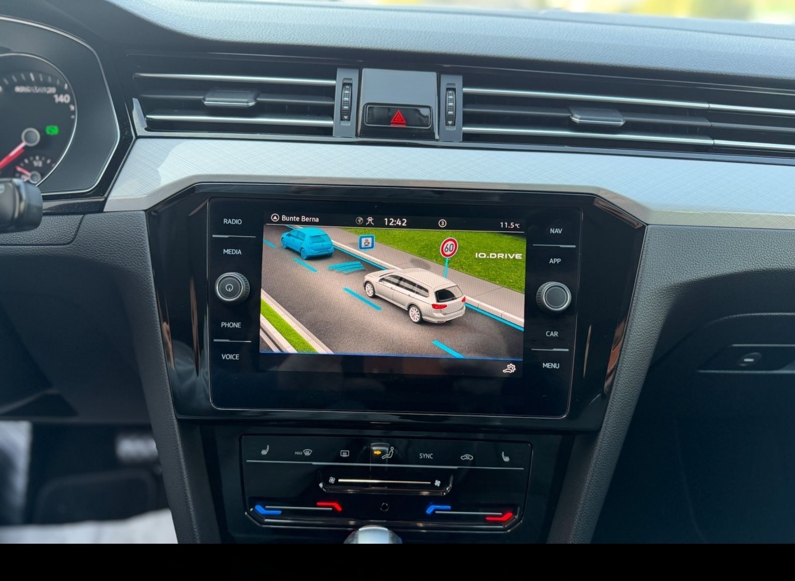 Volkswagen Passat Variant / KAMERA / Harman Kardon / ACC / foto 13