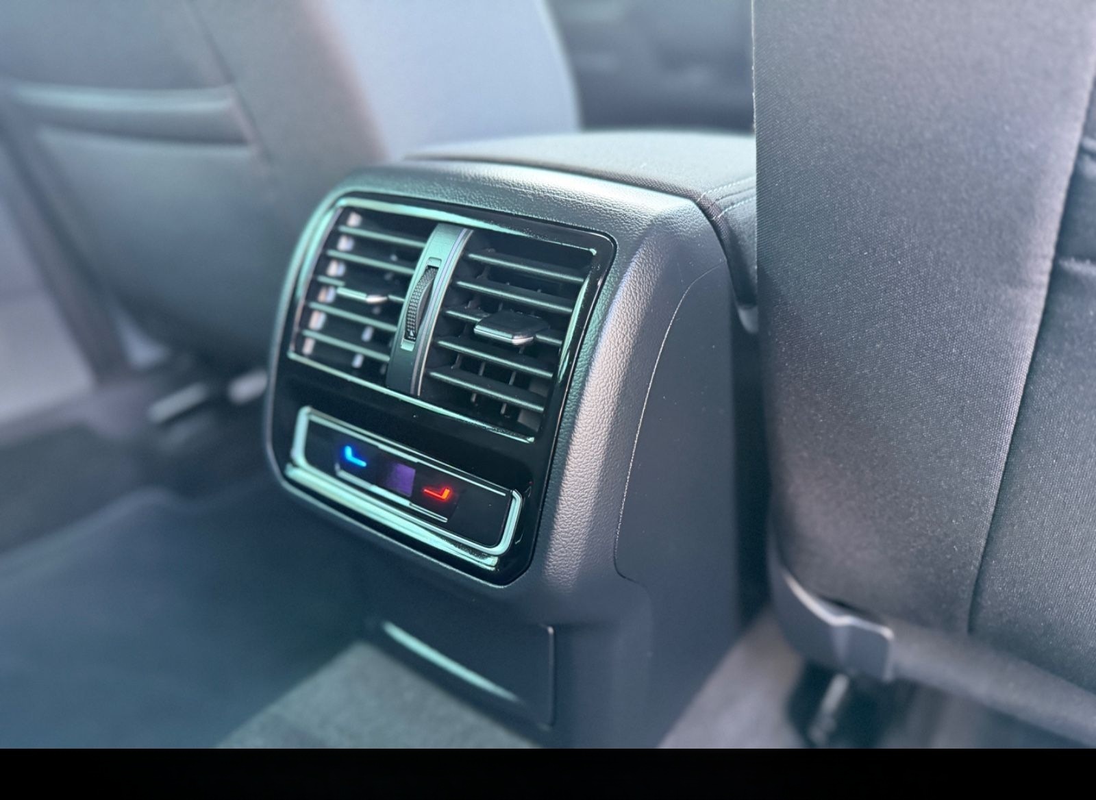 Volkswagen Passat Variant / KAMERA / Harman Kardon / ACC / foto 26
