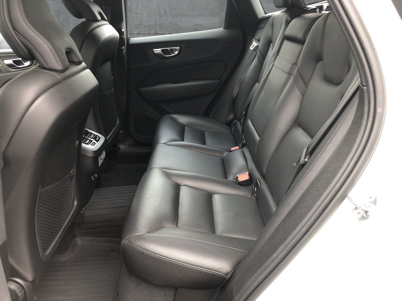 Volvo XC60 T4 2WD Momentum Pro (EURO 6d-TEMP) Klima foto 12