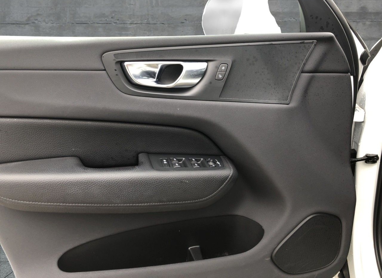 Volvo XC60 T4 2WD Momentum Pro (EURO 6d-TEMP) Klima foto 15