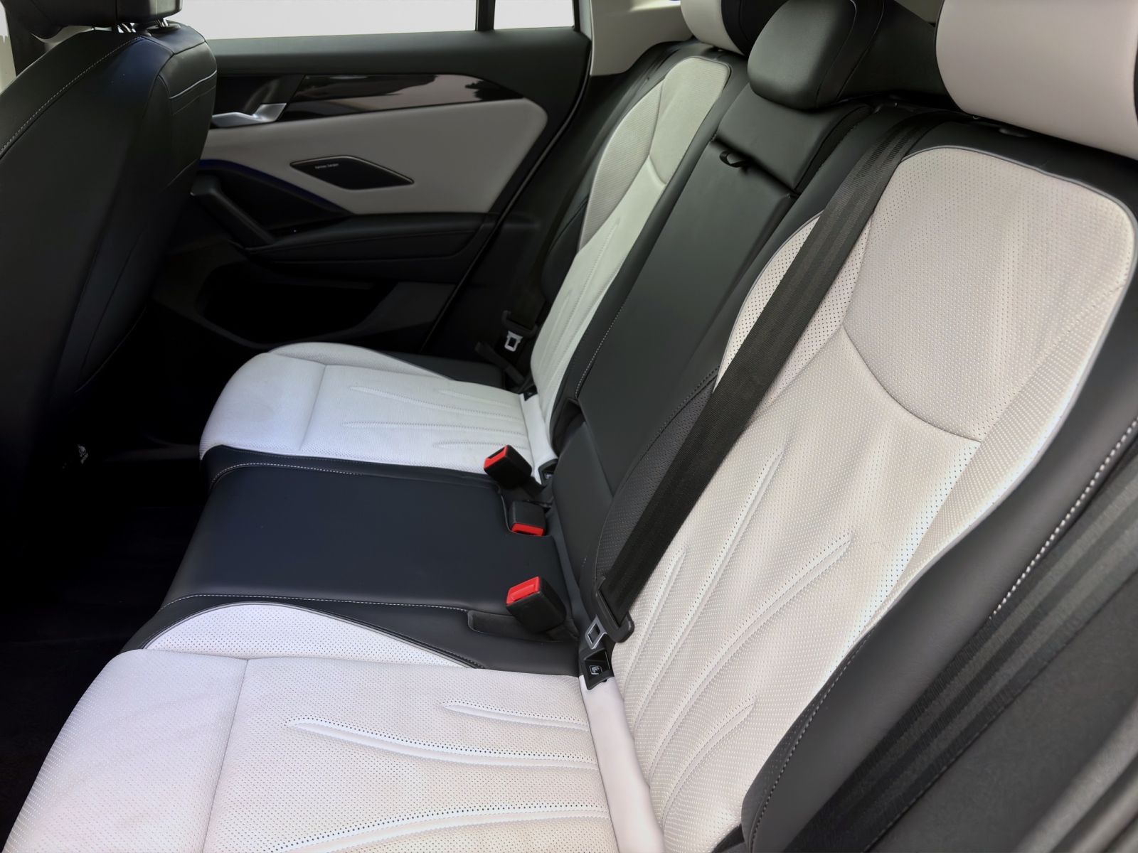 Volkswagen Tiguan 2.0 TDI DSG 4M ELEGANCE STDHZG PANO AHK N foto 15