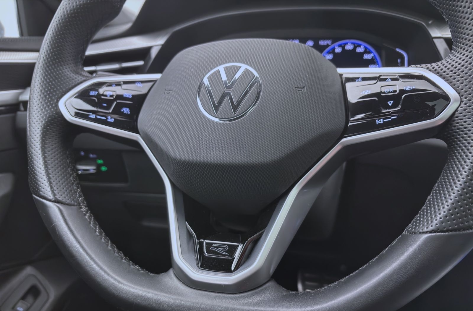 Volkswagen Arteon 2.0 TSI DSG R-LINE PANO NAVI KAMERA IQ.LI foto 12