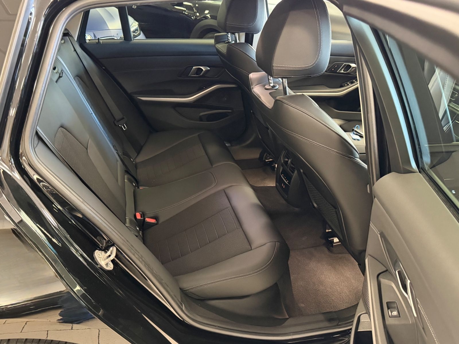 BMW 318d/Aut/LCPProf/SportStz/StandHz/KomfZg/Advan foto 24