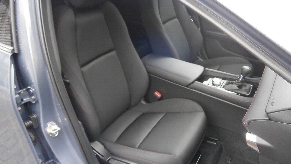 Mazda 3 2.5L e-SKYACTIV G 140PS 6MT FWD HOMURA foto 11