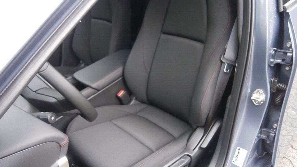 Mazda 3 2.5L e-SKYACTIV G 140PS 6MT FWD HOMURA foto 18