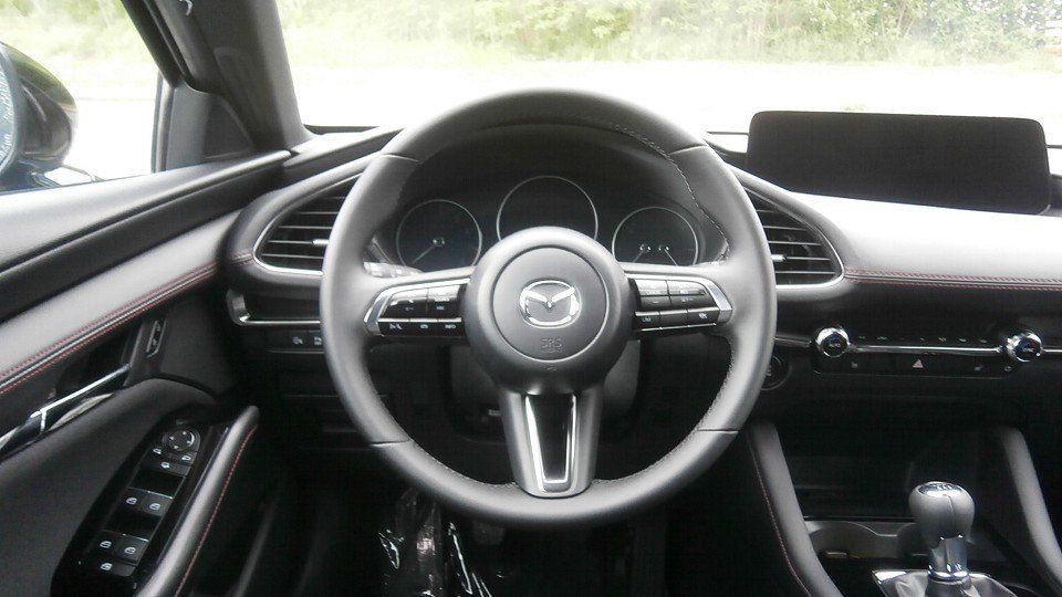 Mazda 3 2.5L e-SKYACTIV G 140PS 6MT FWD HOMURA foto 10