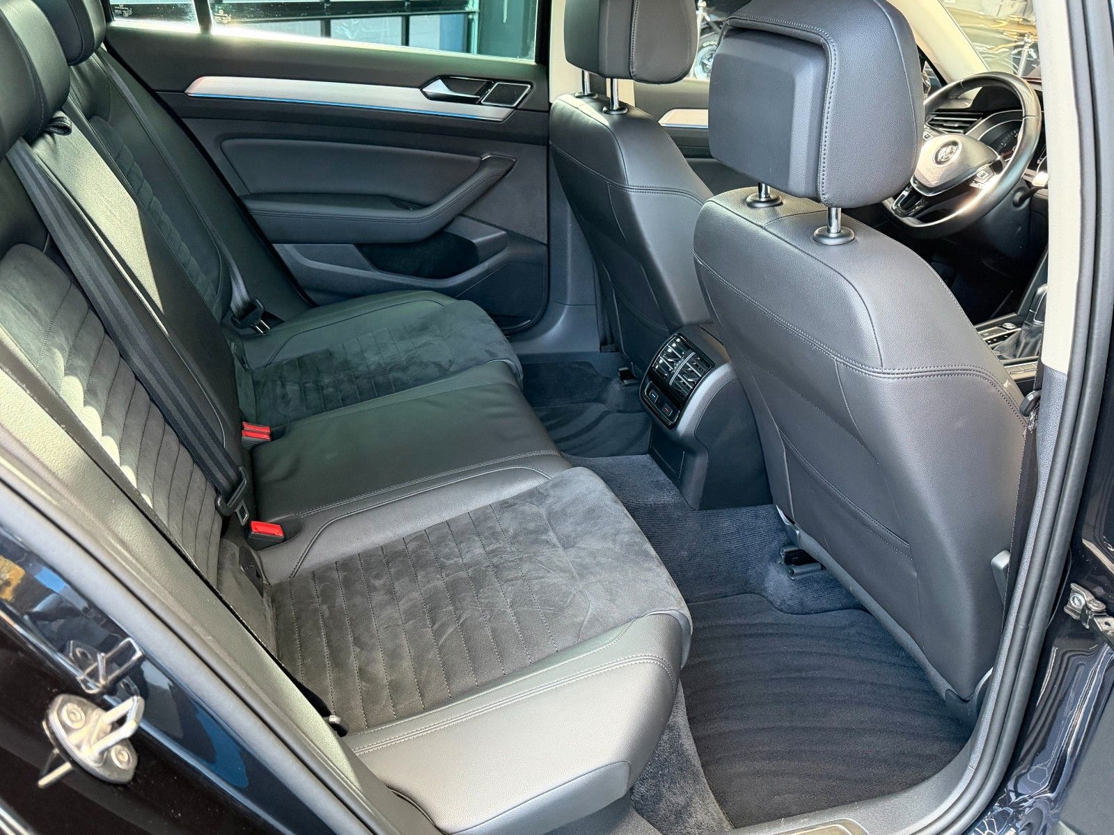 Volkswagen Passat2.0TDI DSG Highl.R-Line+AHK+Navi+Rückfahrk foto 11