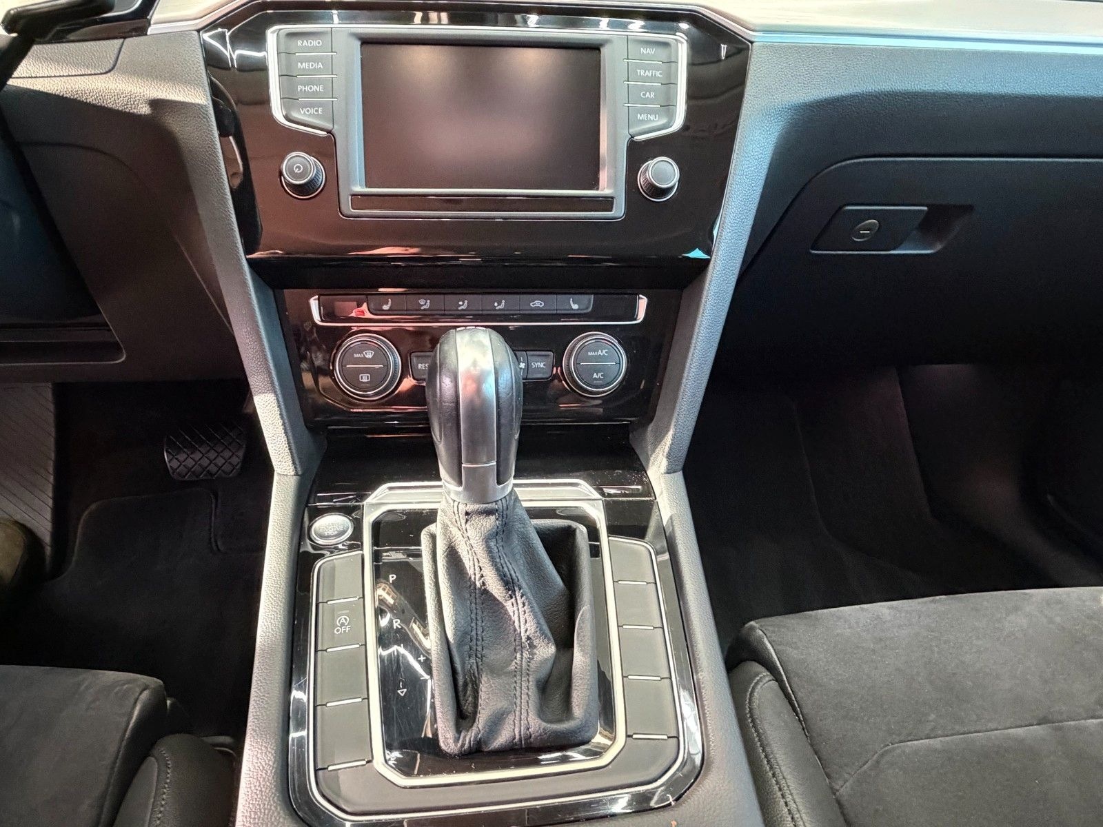 Volkswagen Passat2.0TDI DSG Highl.R-Line+AHK+Navi+Rückfahrk foto 16