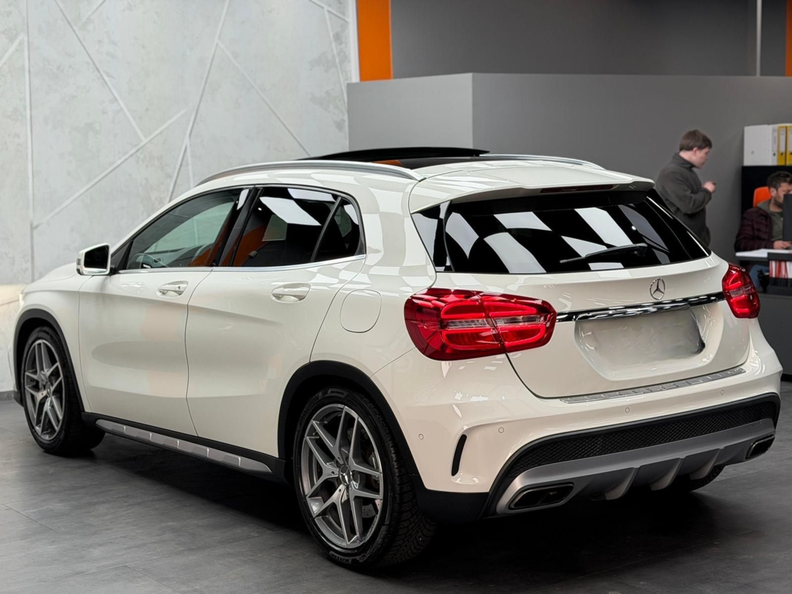 Mercedes-Benz GLA 45 AMG 4Matic |PANO|KAM|BI-XEN|MEM|WHITE|LM foto 6