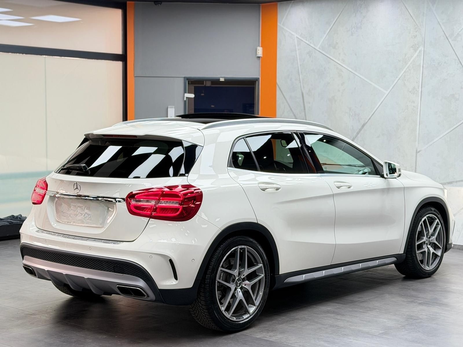 Mercedes-Benz GLA 45 AMG 4Matic |PANO|KAM|BI-XEN|MEM|WHITE|LM foto 8