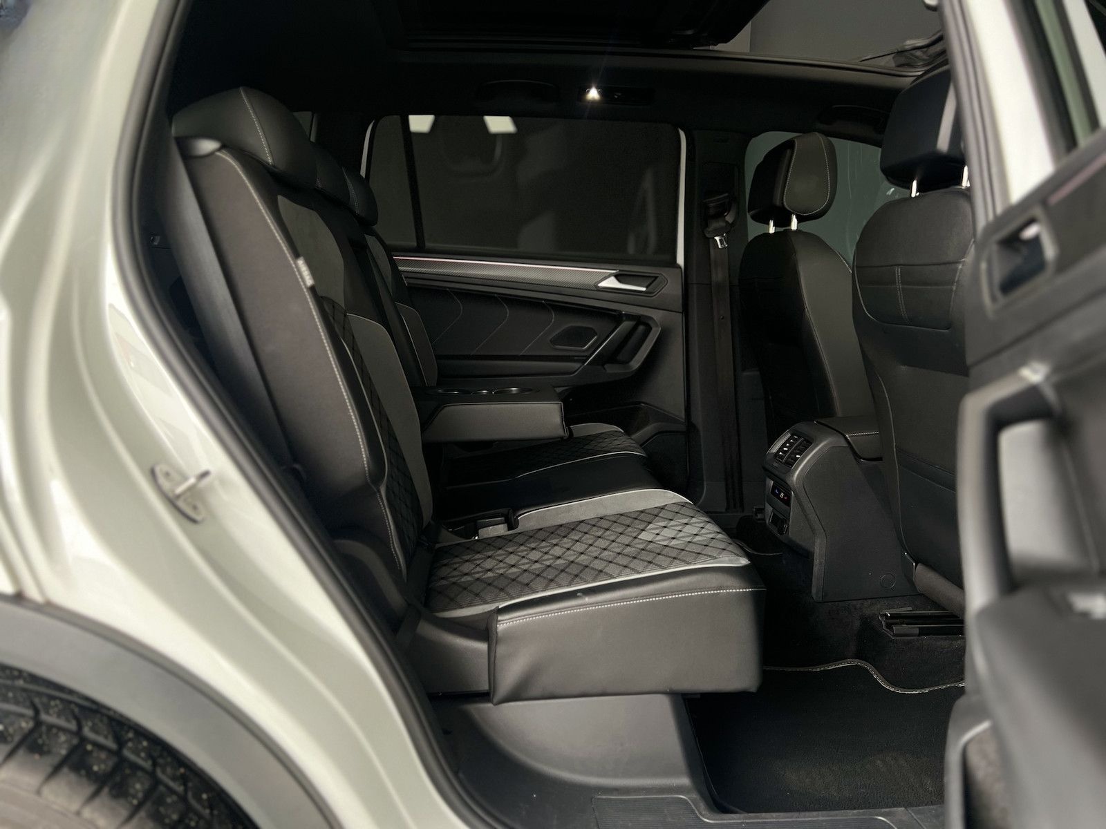 Volkswagen Tiguan Allspace 2.0 TSI R-Line4MOTION*7-S*PANO* foto 13