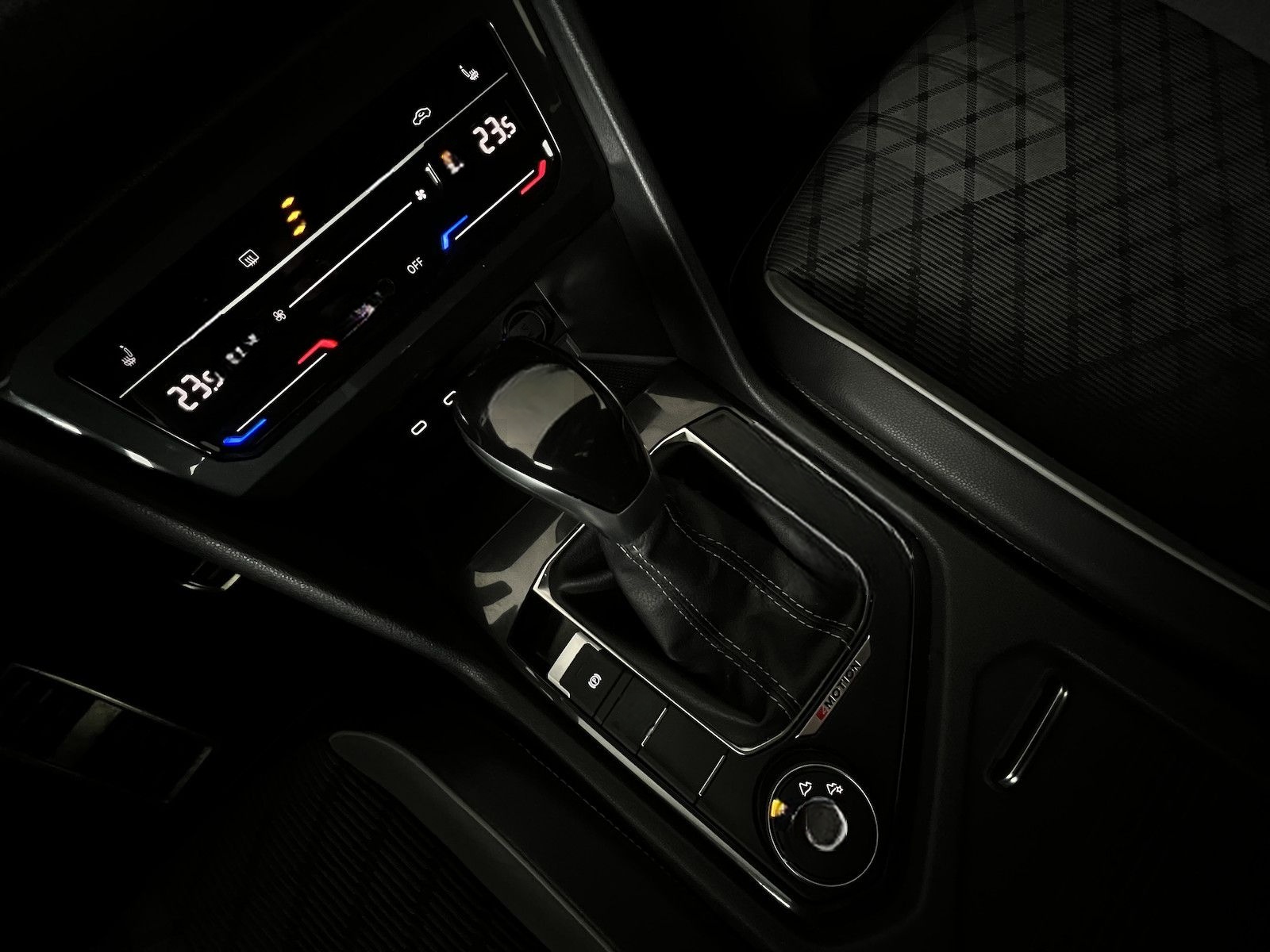 Volkswagen Tiguan Allspace 2.0 TSI R-Line4MOTION*7-S*PANO* foto 19