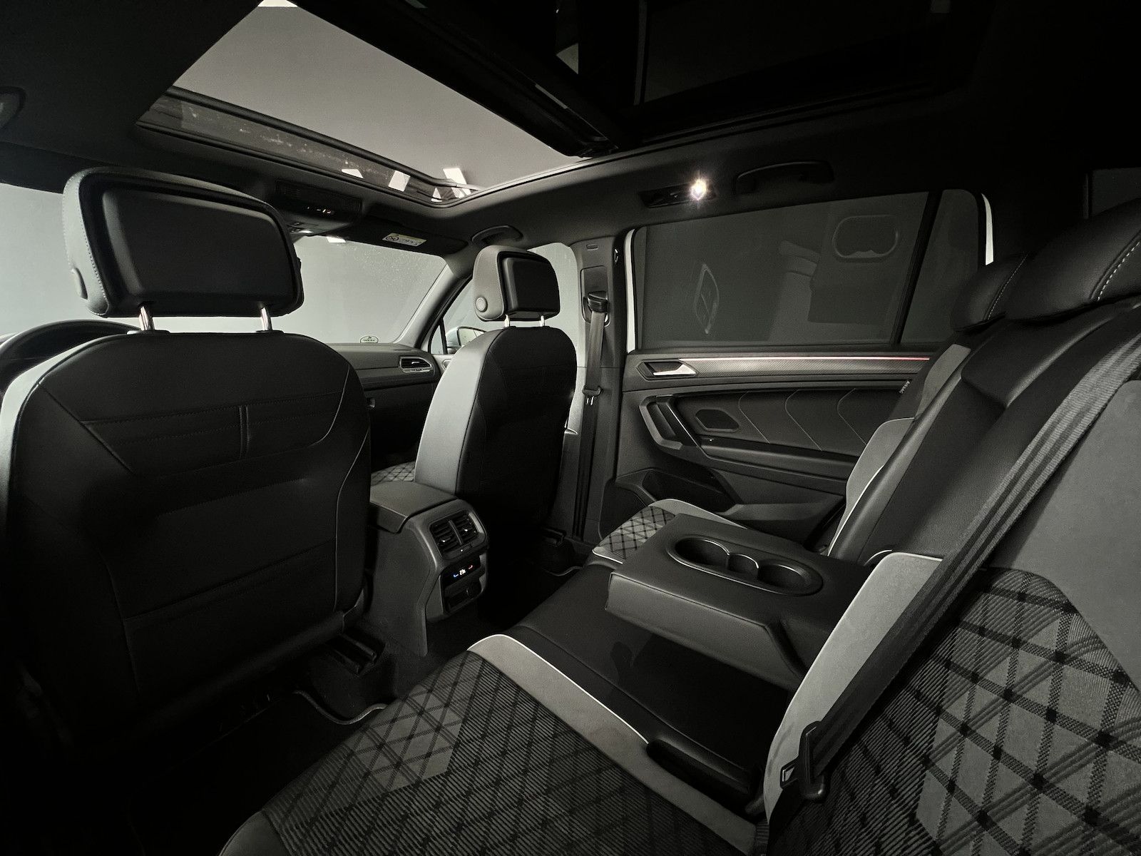 Volkswagen Tiguan Allspace 2.0 TSI R-Line4MOTION*7-S*PANO* foto 10