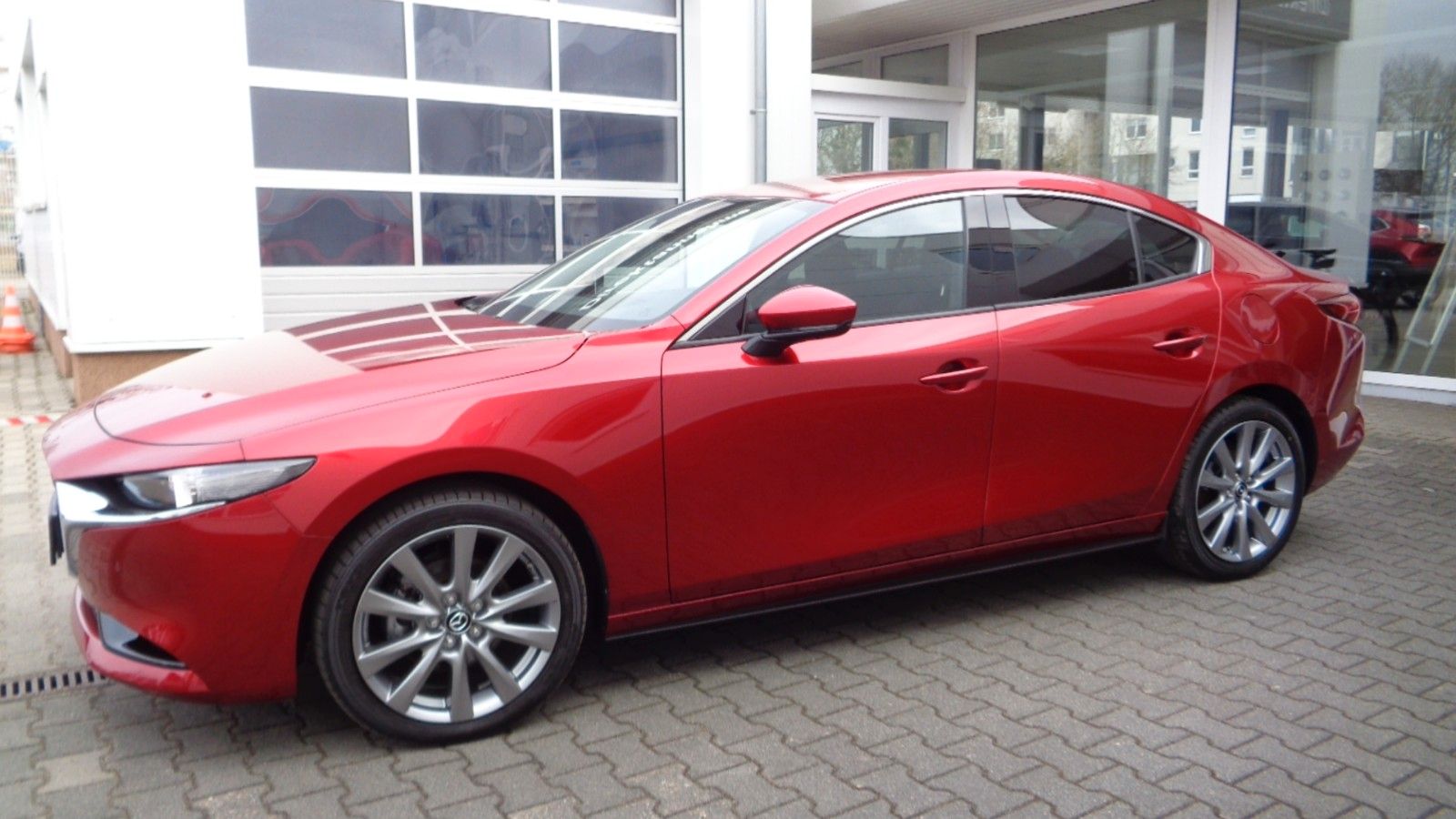 Mazda 3 Fastback Exclusive-Line foto 3