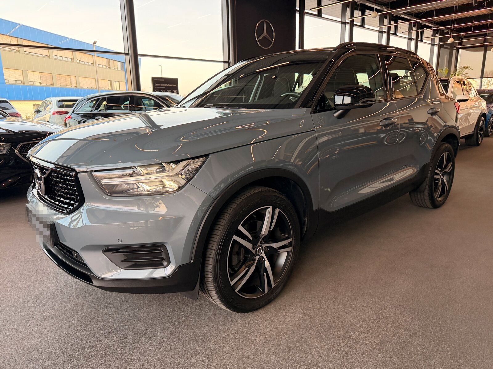 Volvo XC 40 T4 2WD R-Design LED NAVI TWA RFK WINTERP. foto 2