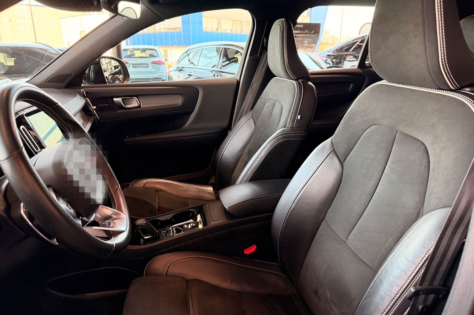 Volvo XC 40 T4 2WD R-Design LED NAVI TWA RFK WINTERP. foto 11