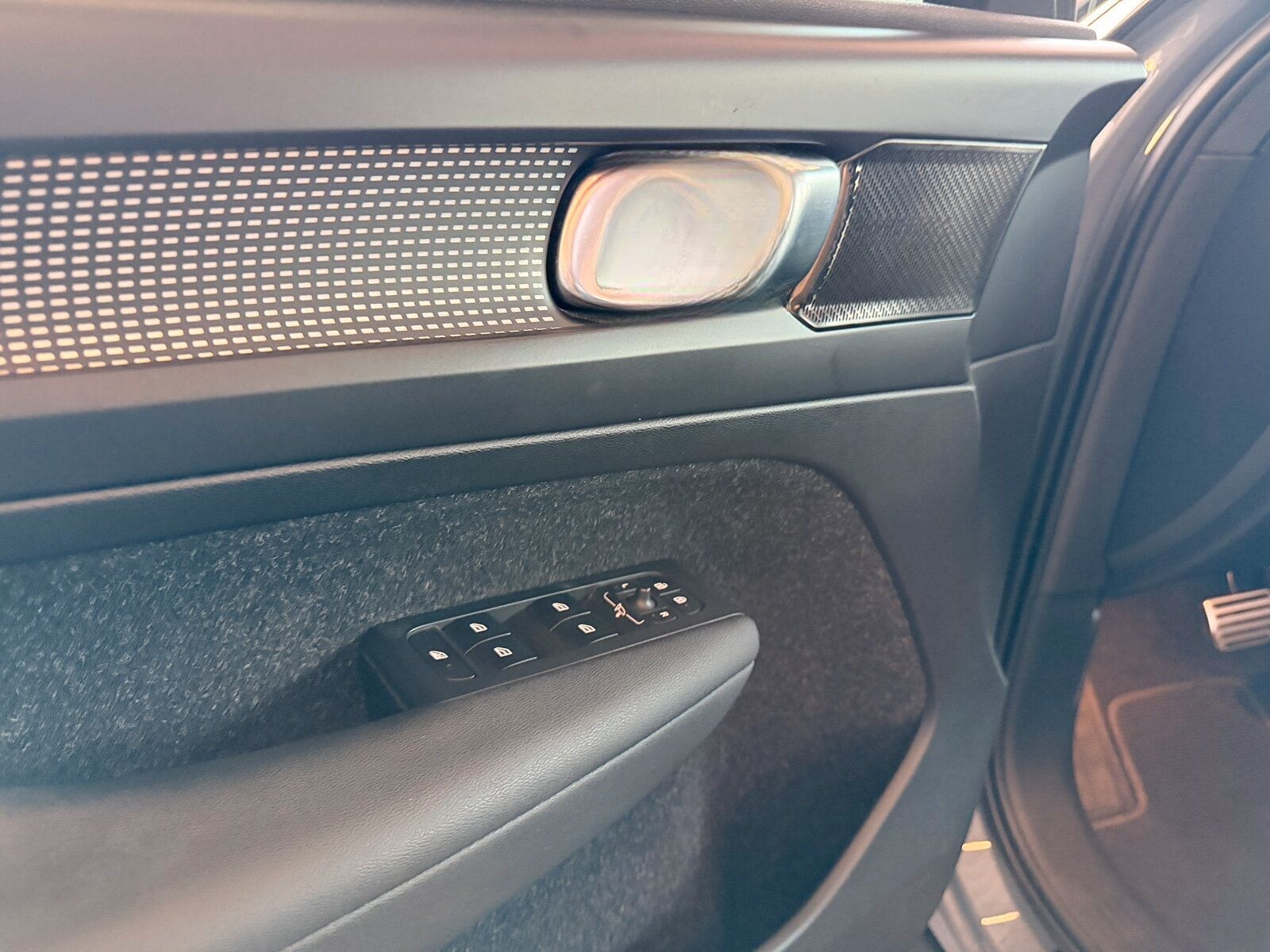 Volvo XC 40 T4 2WD R-Design LED NAVI TWA RFK WINTERP. foto 12