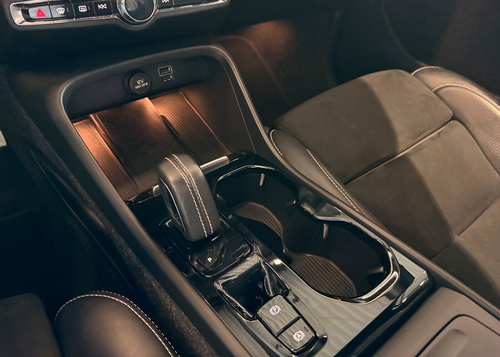 Volvo XC 40 T4 2WD R-Design LED NAVI TWA RFK WINTERP. foto 16