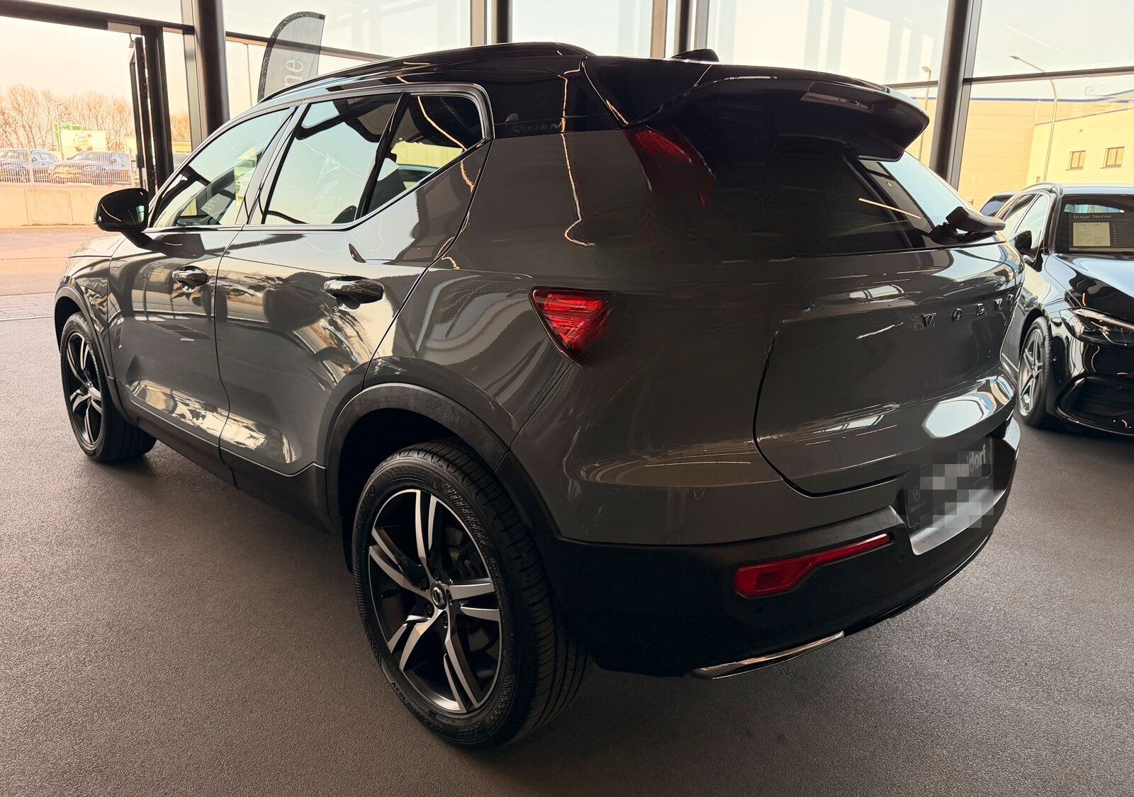 Volvo XC 40 T4 2WD R-Design LED NAVI TWA RFK WINTERP. foto 3