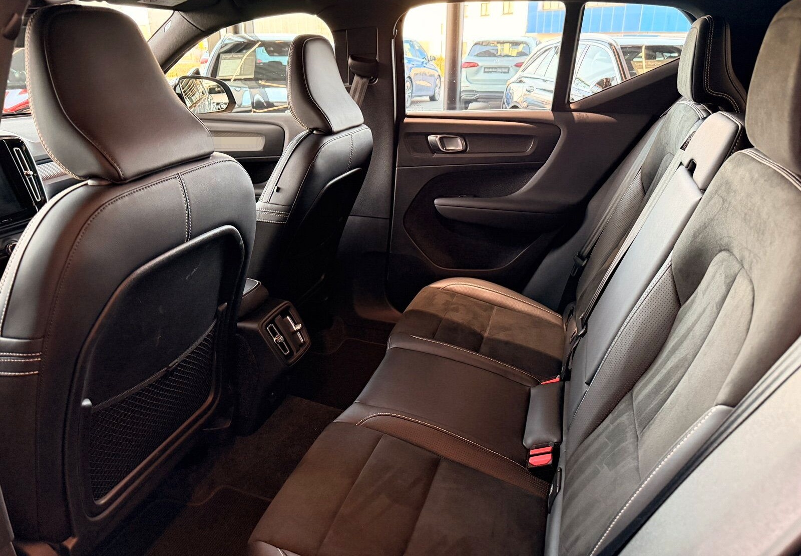 Volvo XC 40 T4 2WD R-Design LED NAVI TWA RFK WINTERP. foto 24