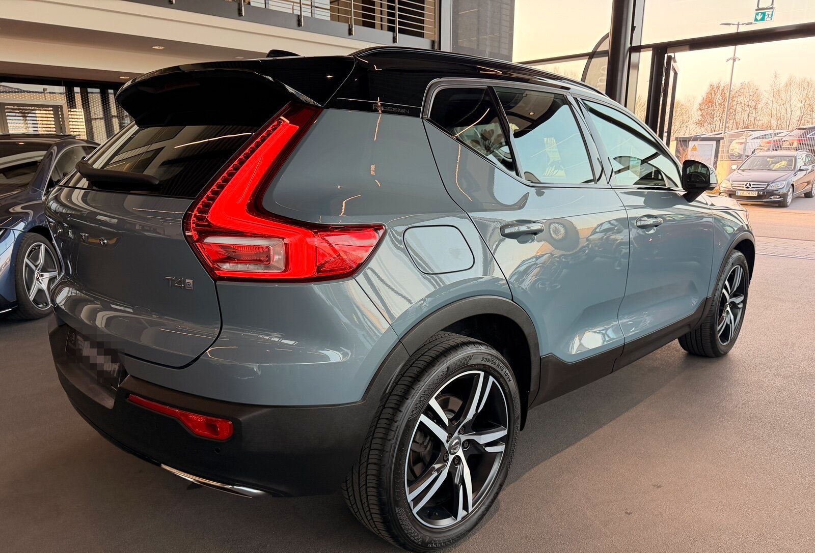 Volvo XC 40 T4 2WD R-Design LED NAVI TWA RFK WINTERP. foto 4