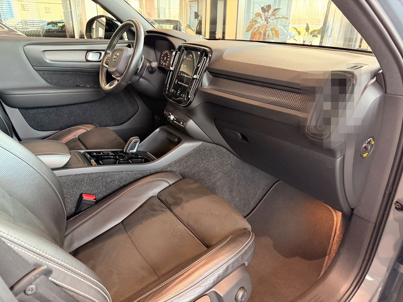 Volvo XC 40 T4 2WD R-Design LED NAVI TWA RFK WINTERP. foto 6