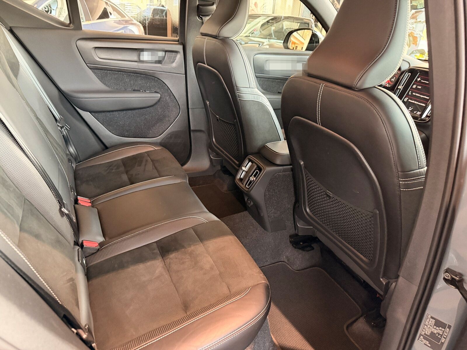 Volvo XC 40 T4 2WD R-Design LED NAVI TWA RFK WINTERP. foto 8