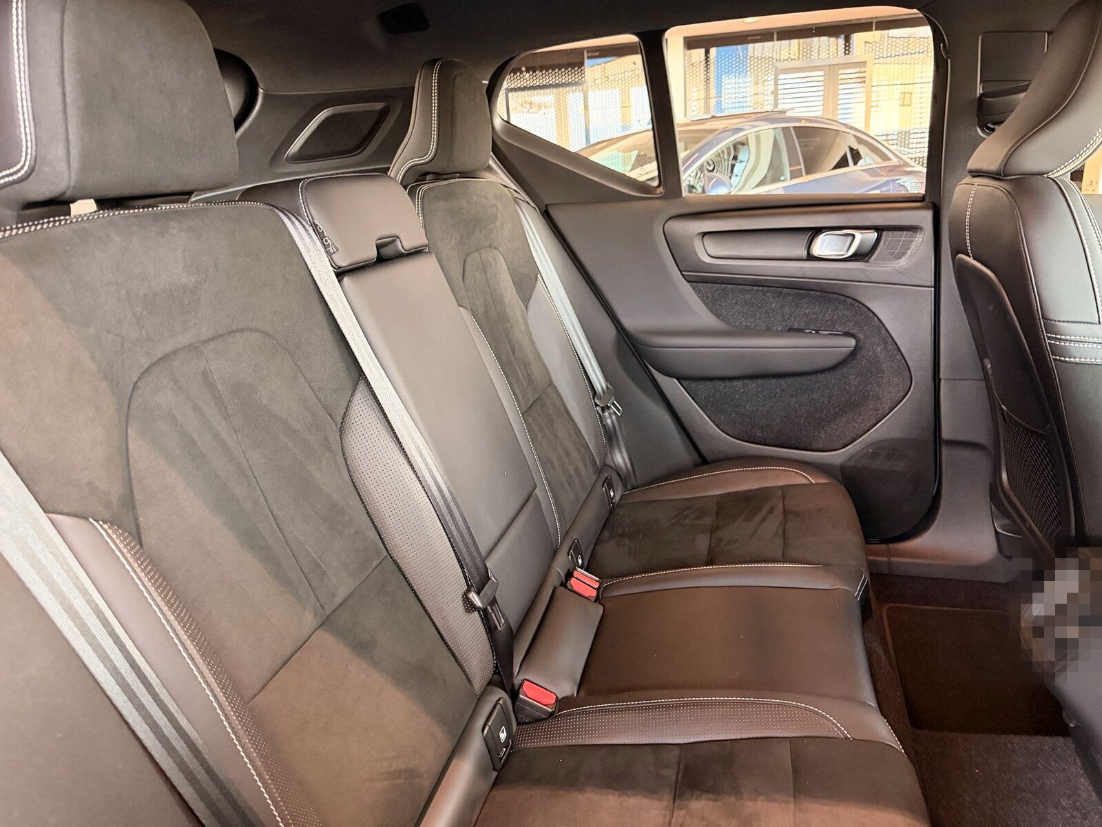 Volvo XC 40 T4 2WD R-Design LED NAVI TWA RFK WINTERP. foto 9