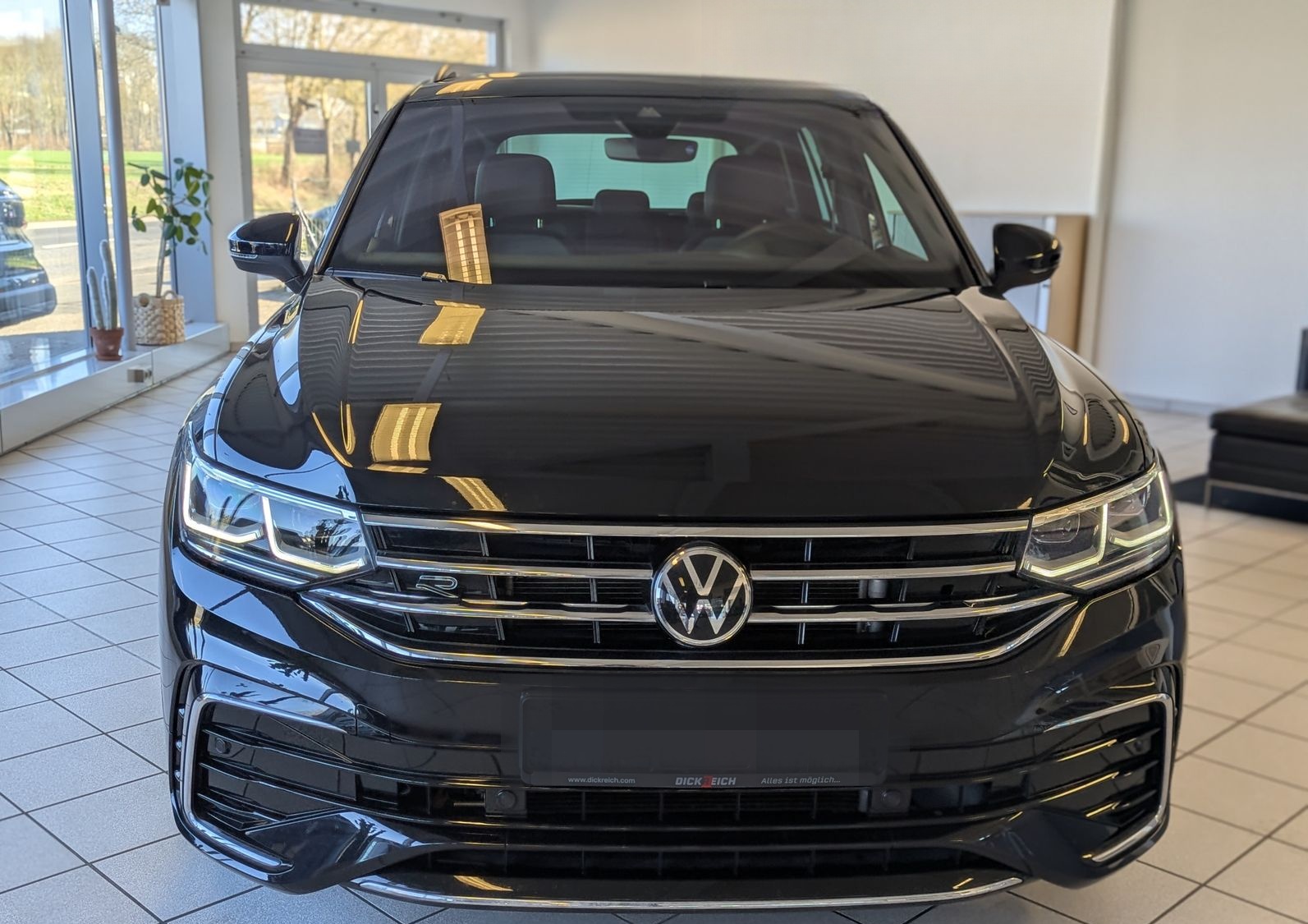 Volkswagen Tiguan 2.0 TDI DSG R-Line Matrix Pano HUD AHK 20 foto 2