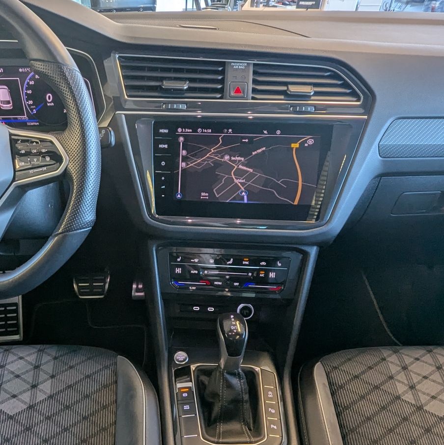 Volkswagen Tiguan 2.0 TDI DSG R-Line Matrix Pano HUD AHK 20 foto 18