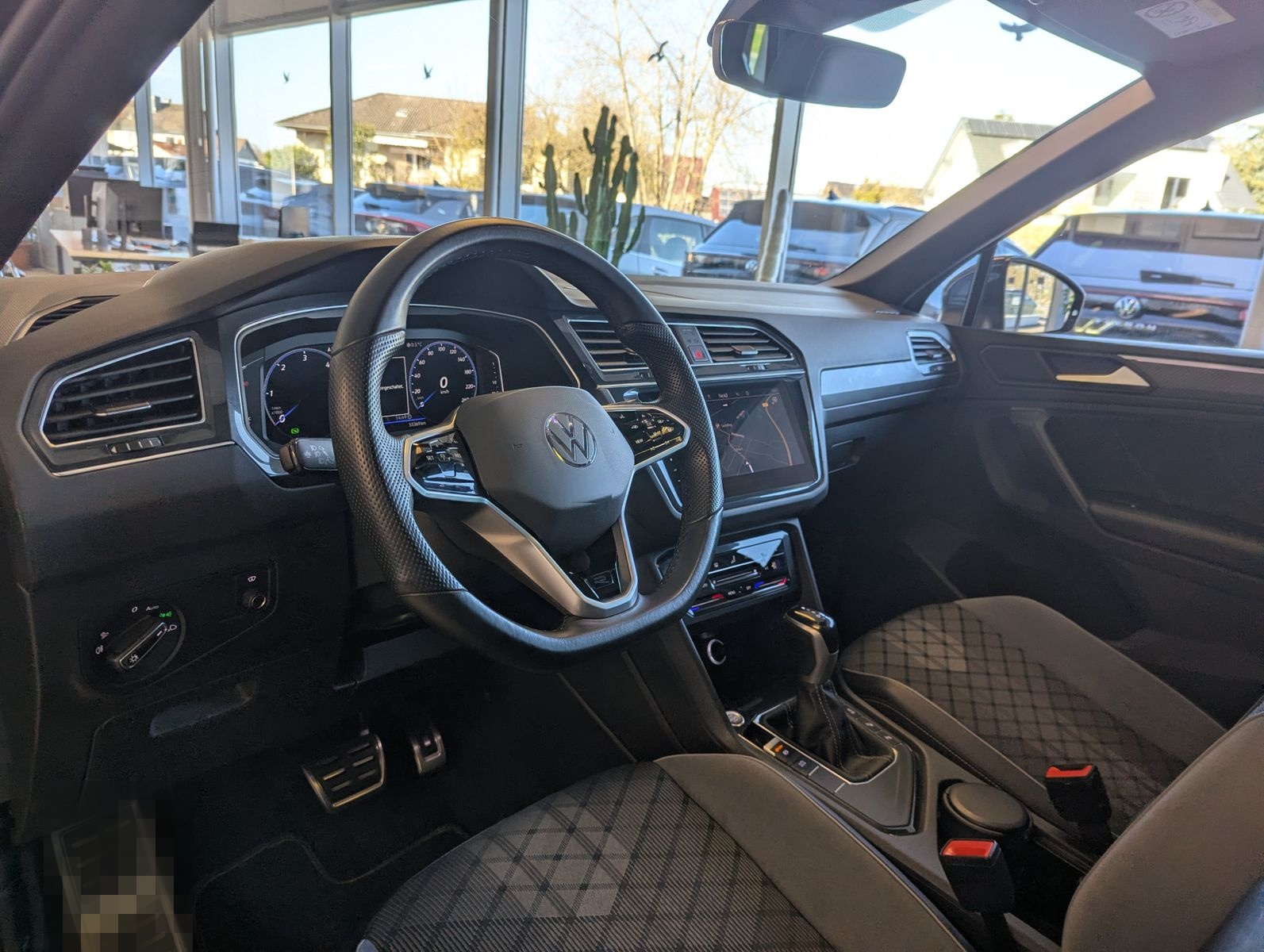 Volkswagen Tiguan 2.0 TDI DSG R-Line Matrix Pano HUD AHK 20 foto 19