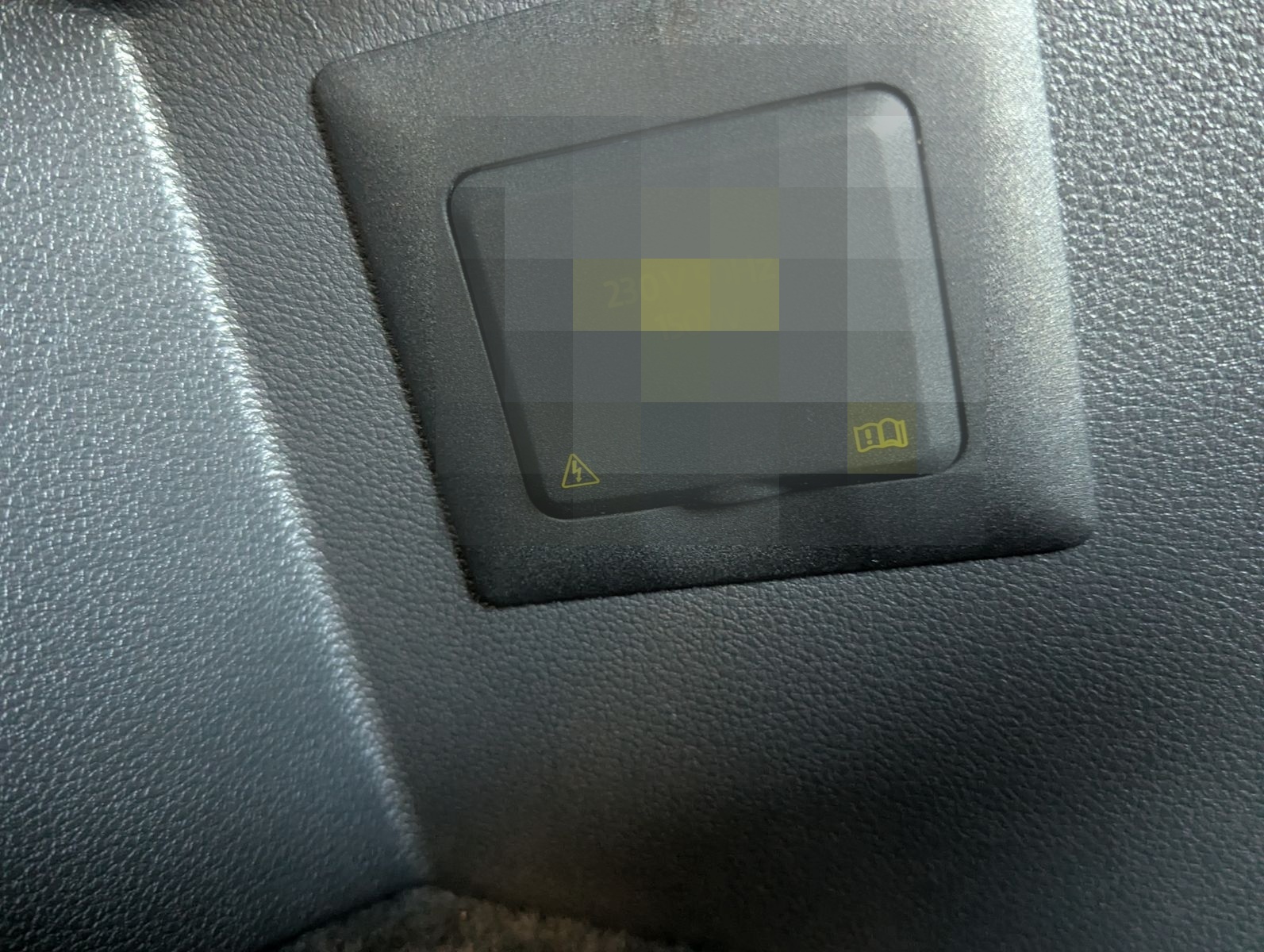 Volkswagen Tiguan 2.0 TDI DSG R-Line Matrix Pano HUD AHK 20 foto 23