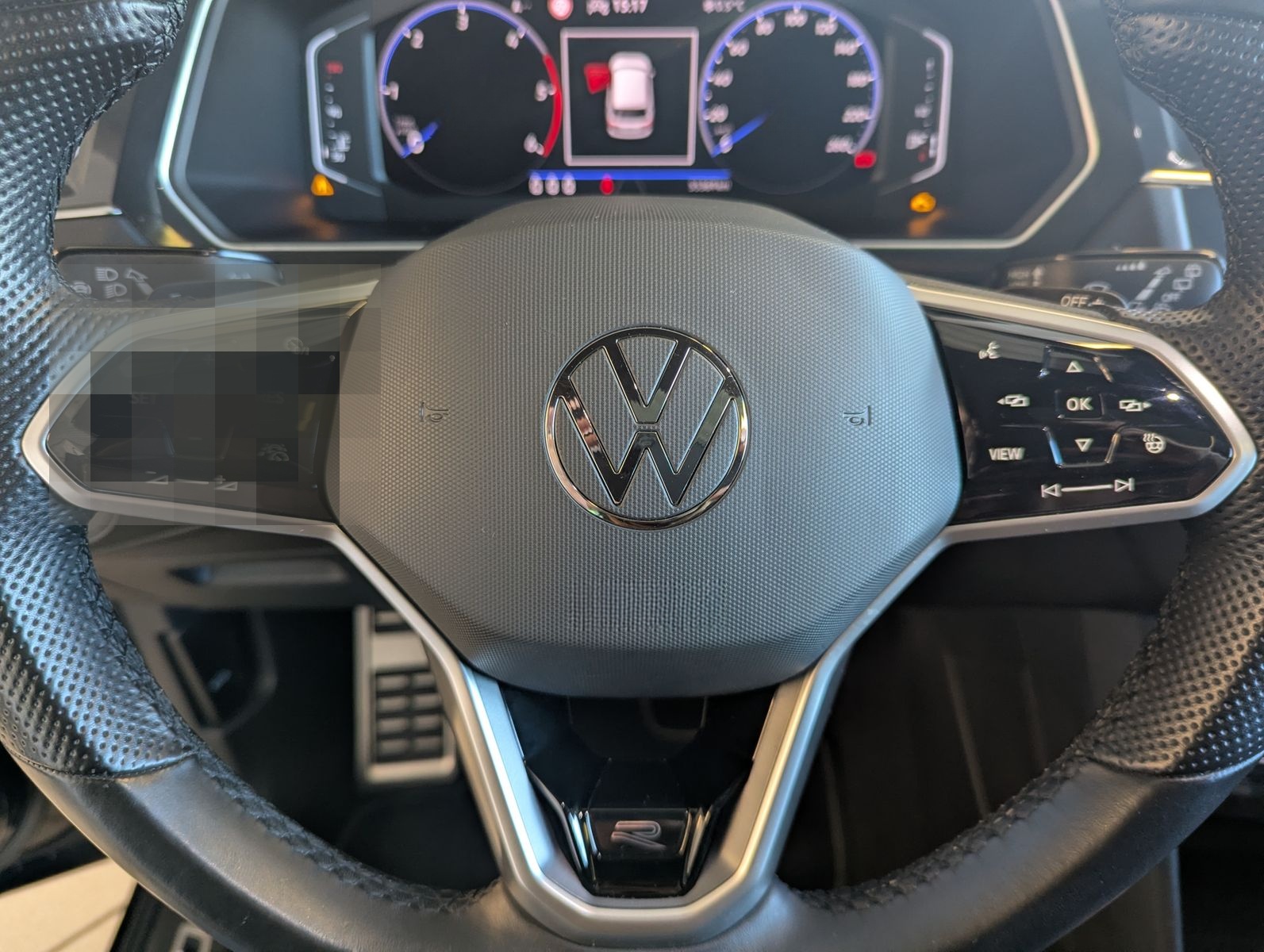 Volkswagen Tiguan 2.0 TDI DSG R-Line Matrix Pano HUD AHK 20 foto 25