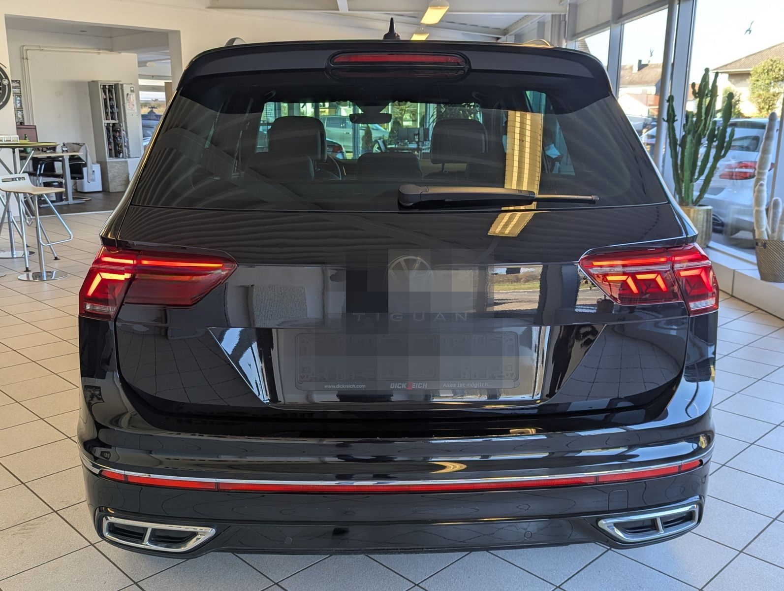 Volkswagen Tiguan 2.0 TDI DSG R-Line Matrix Pano HUD AHK 20 foto 6