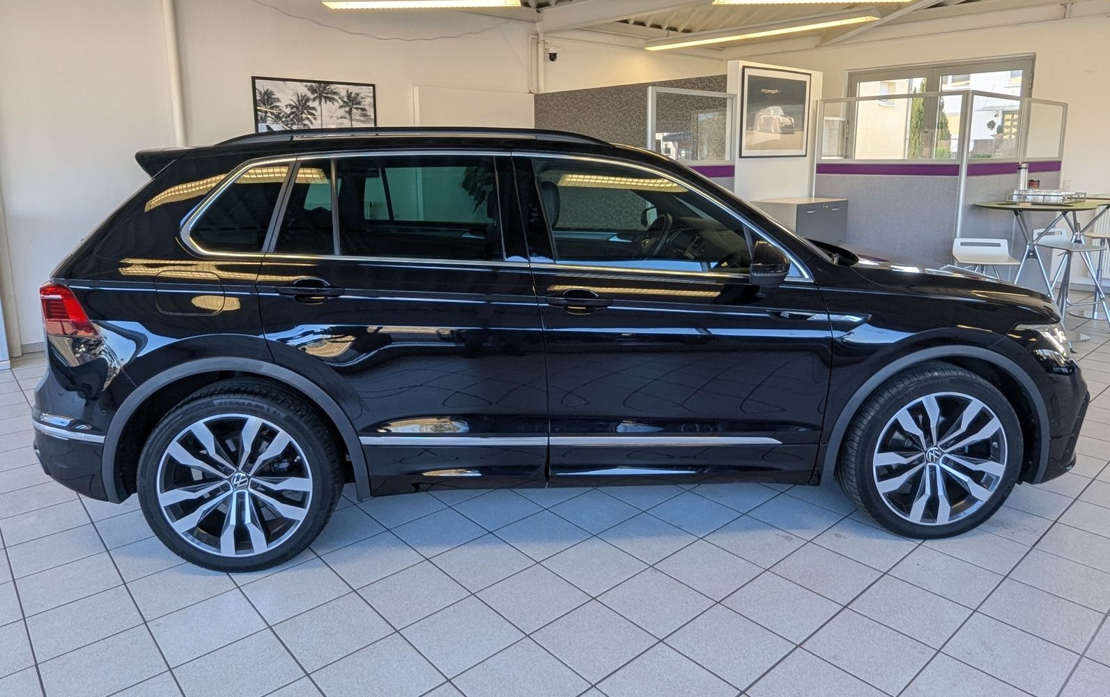 Volkswagen Tiguan 2.0 TDI DSG R-Line Matrix Pano HUD AHK 20 foto 8